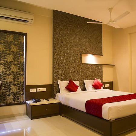Hotel Sri Sakthi Tiruppur Buitenkant foto