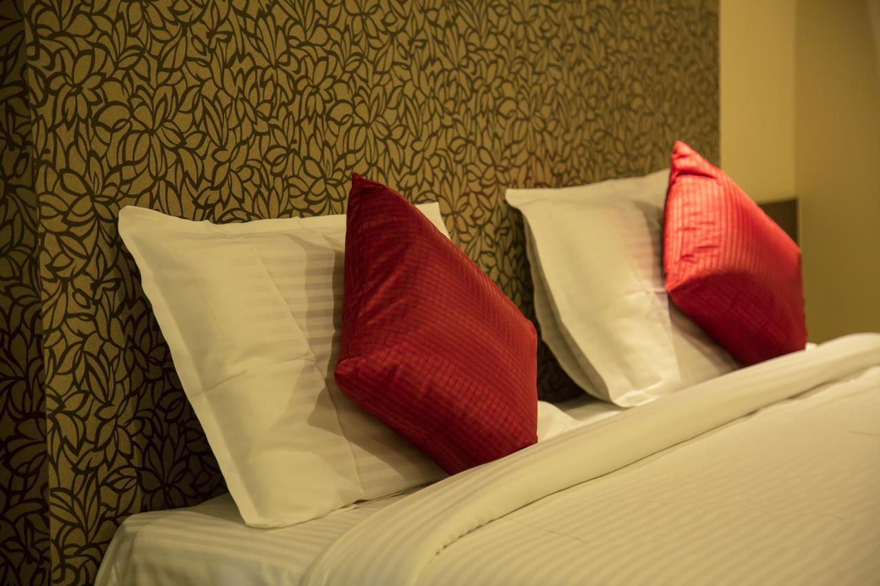 Hotel Sri Sakthi Tiruppur Buitenkant foto