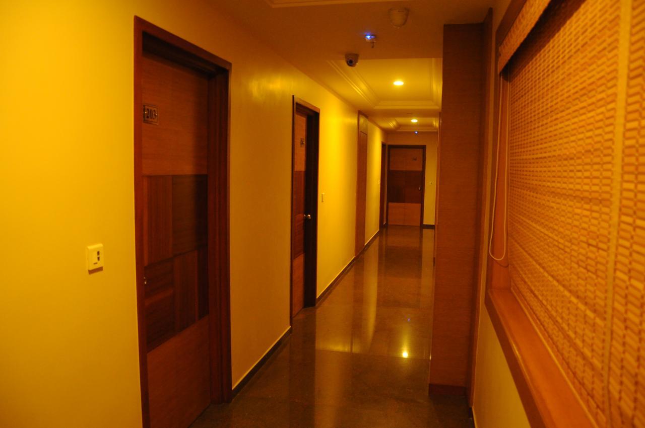 Hotel Sri Sakthi Tiruppur Buitenkant foto