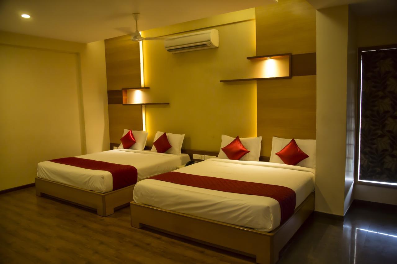 Hotel Sri Sakthi Tiruppur Buitenkant foto