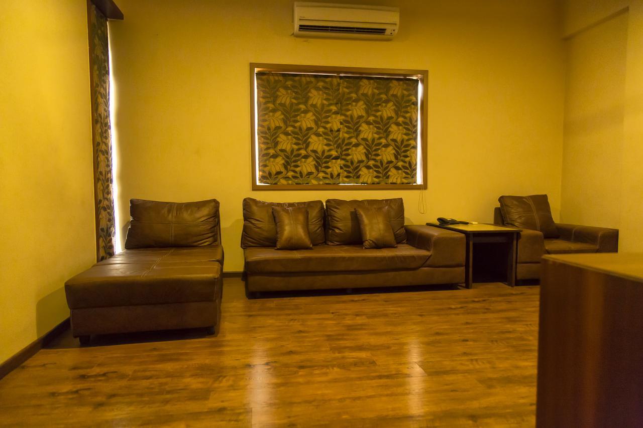 Hotel Sri Sakthi Tiruppur Buitenkant foto